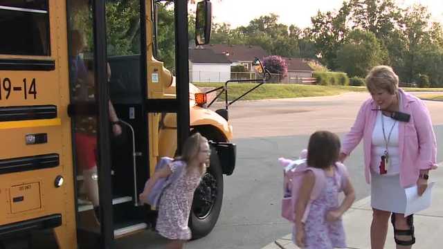 New Albany-Floyd County Schools back in session with new superintendent - Vimarsana News