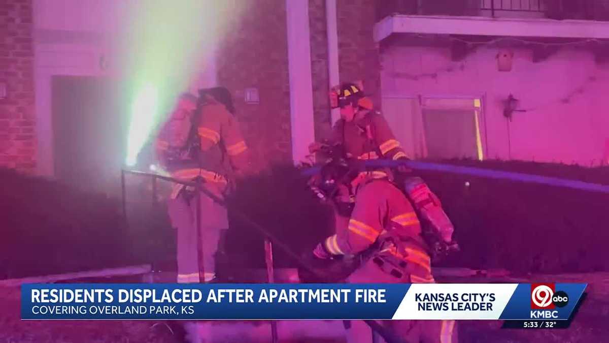 Overland Park apartment fire displaces multiple people