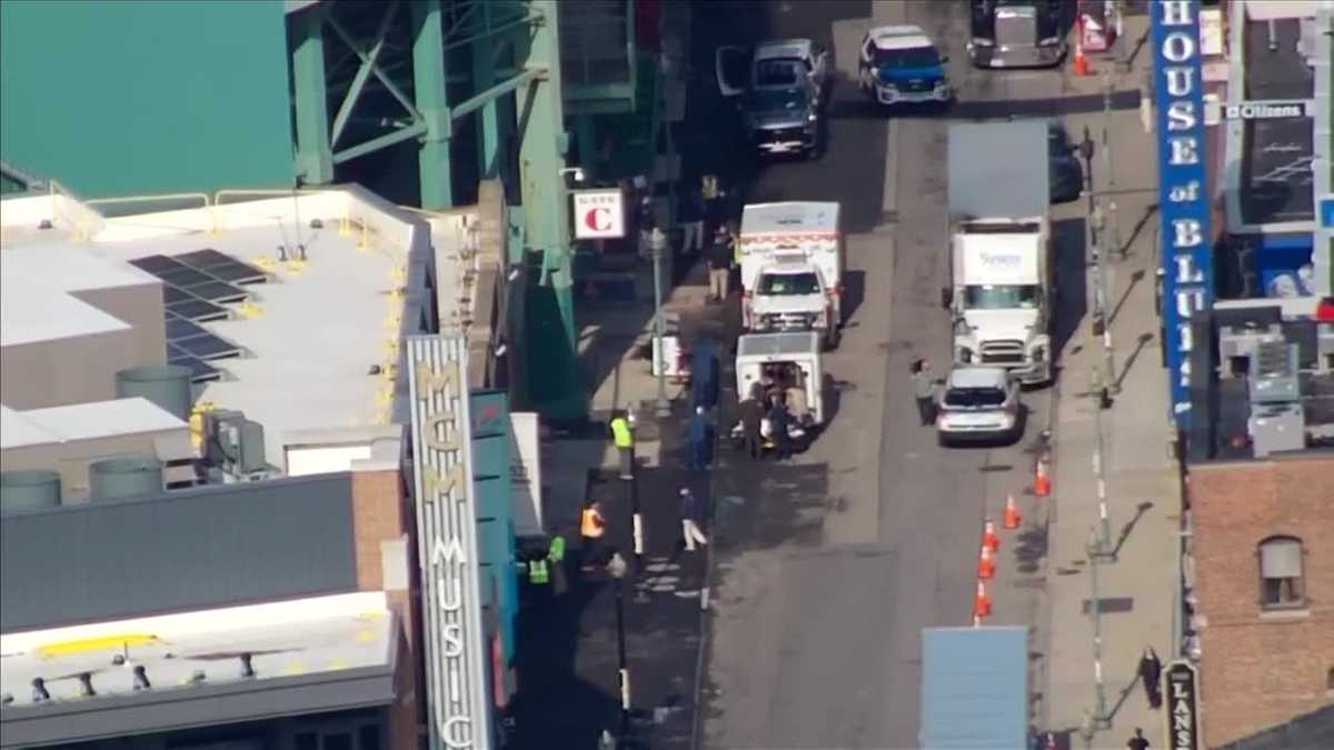 Ambulances, tow truck respond to reported crash at Boston’s Fenway Park – WCVB Boston
