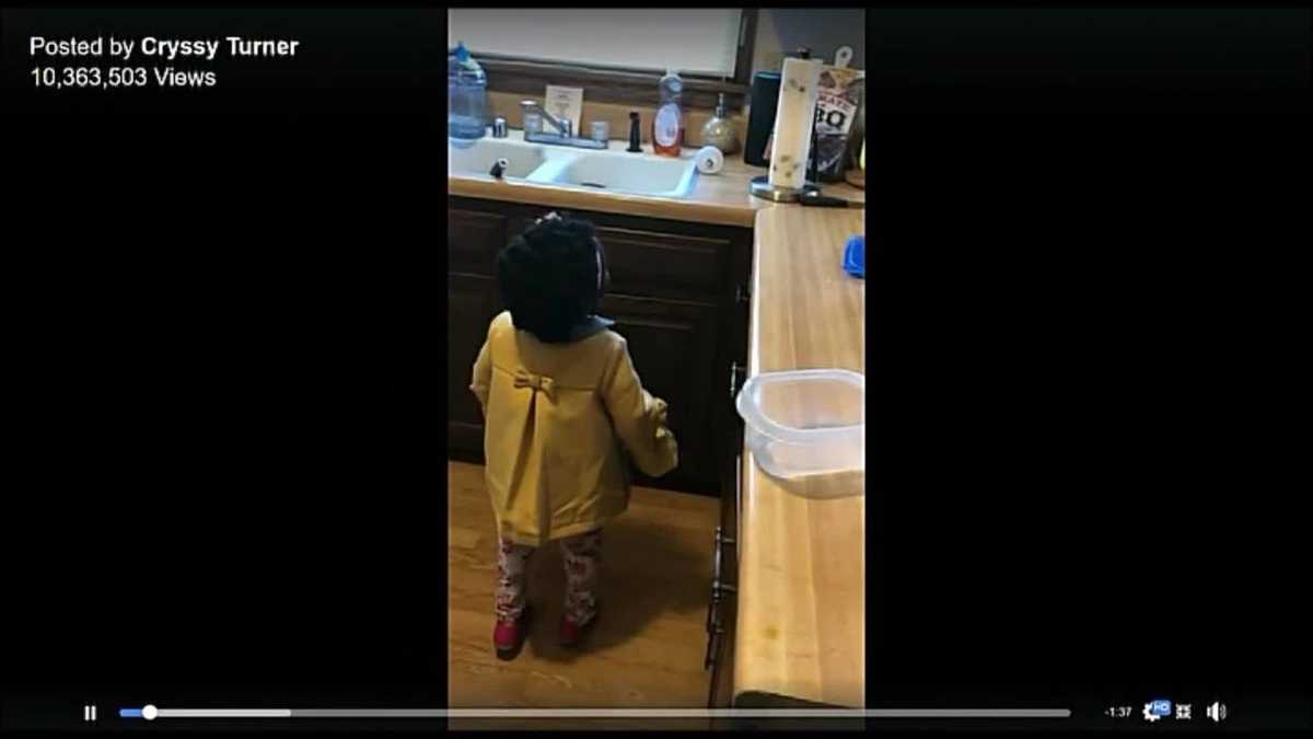 ‘Alexa, Baby Shark!’ Little girl begs Alexa to play her favorite song