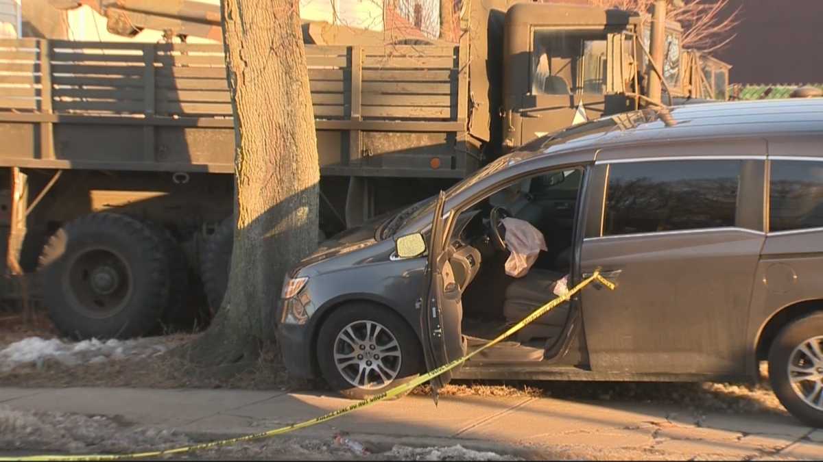 Mom accused of DUI with kids in car, hitting pedestrian