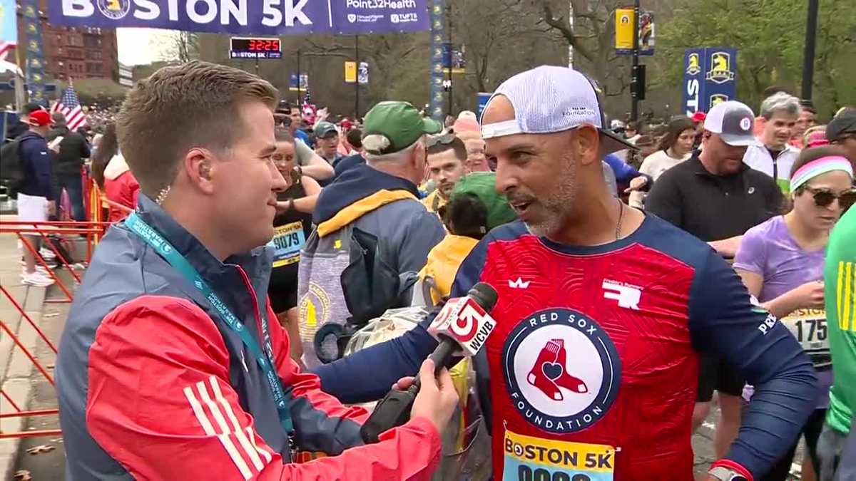 Red Sox manager Alex Cora races in Boston 5K