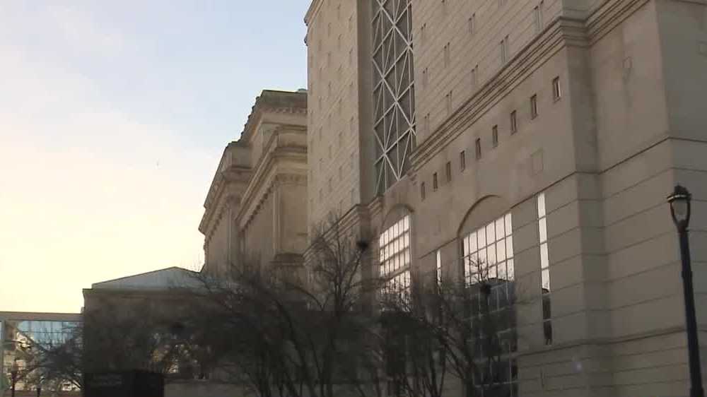 Former Milwaukee County correctional officer raises money for sergeant who was stabbed - Vimarsana News