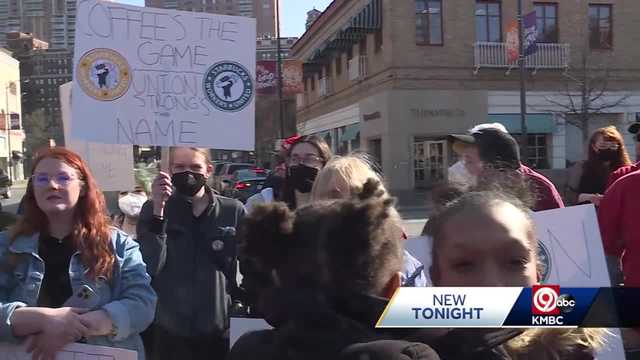 Kansas City Starbucks workers rally on Plaza, say it's time to unionize - Vimarsana News