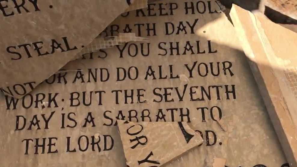 Omaha police investigate into who smashed 10 commandments statue at ...