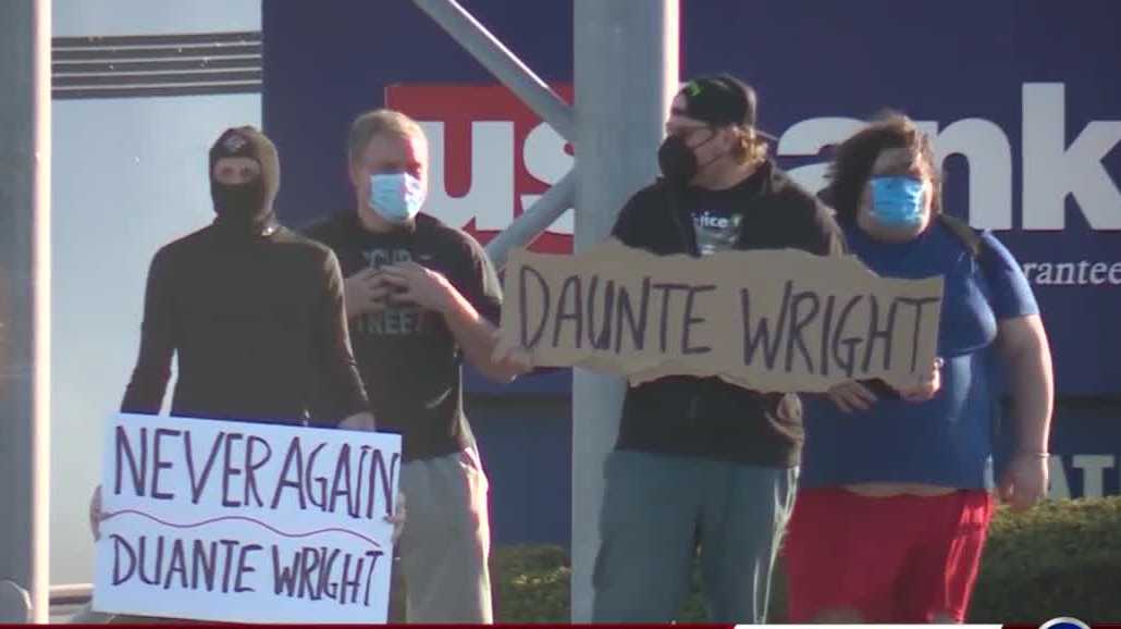 Omahans protest near 72nd & Dodge after police shoot, kill Daunte ...