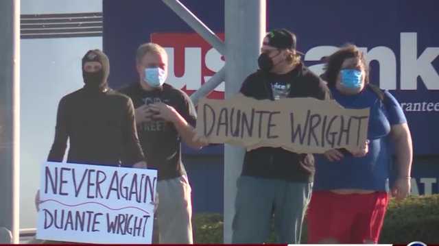 Omahans protest near 72nd & Dodge after police shoot, kill Daunte Wright in Minnesota - Vimarsana News