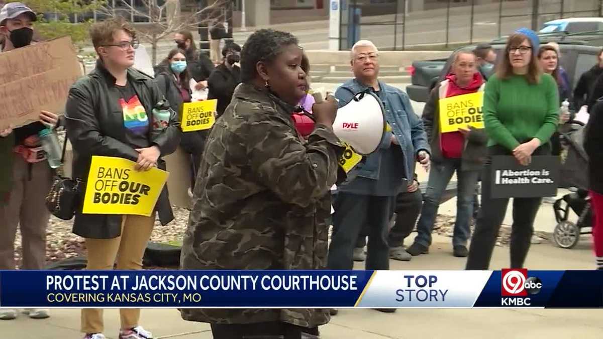 Hundreds protest outside of Jackson Co. Courthouse after Supreme Court