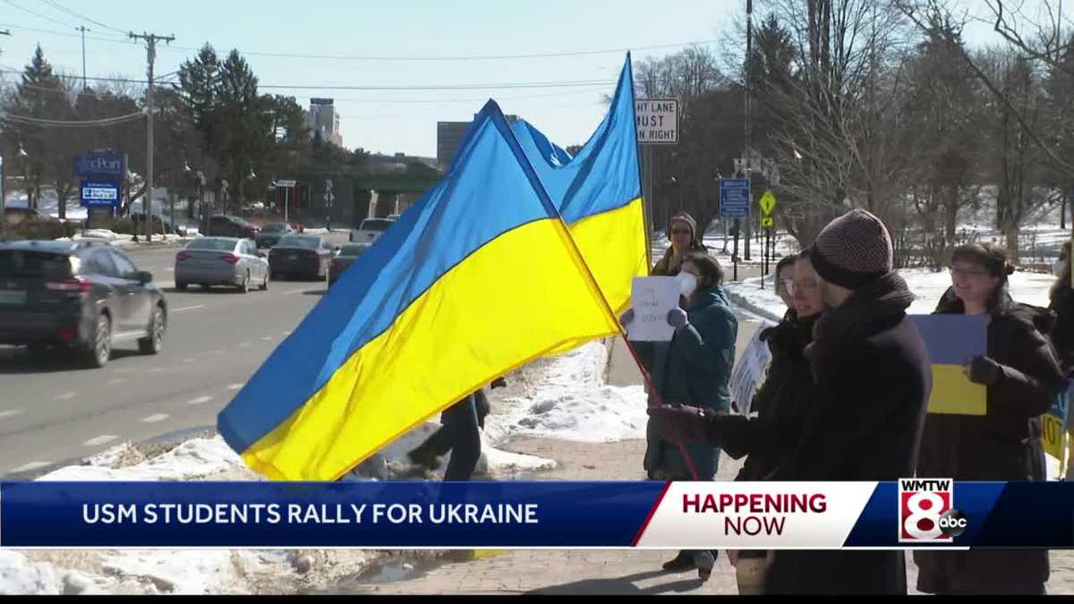 USM students rally in support of Ukraine