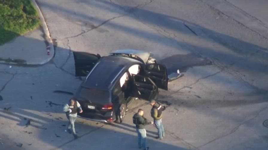 Milwaukee police chase ends in crash near 10th and Locust
