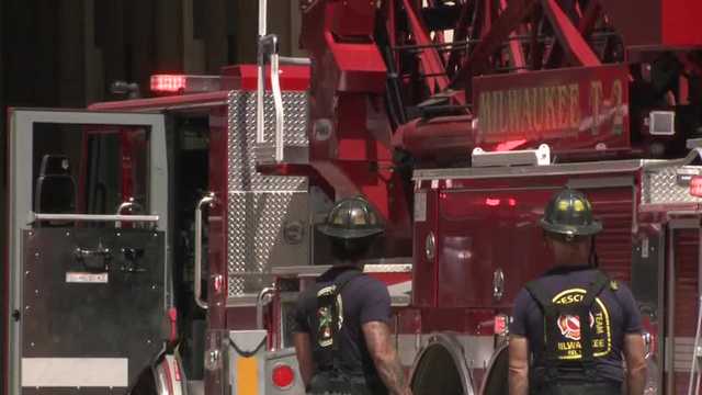 Two injured after fire escape falls from Milwaukee building - Vimarsana News