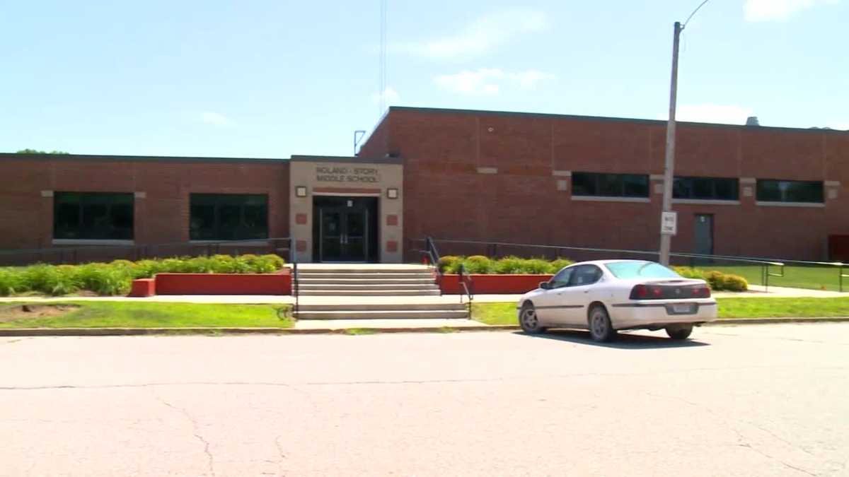 Iowa School Counselor Resigns Over Inappropriate Online Behavior