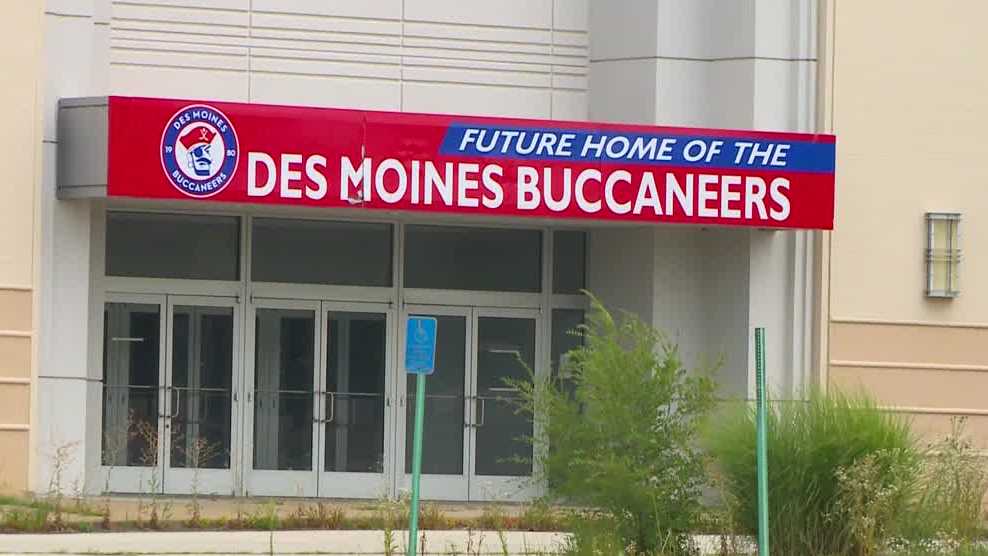 Des Moines Buccaneers Merle Hay Mall arena construction delayed