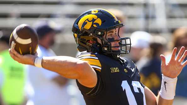 Iowas Qb Position Secured Ferentz Spills The Tea On Gronowski - y697zby