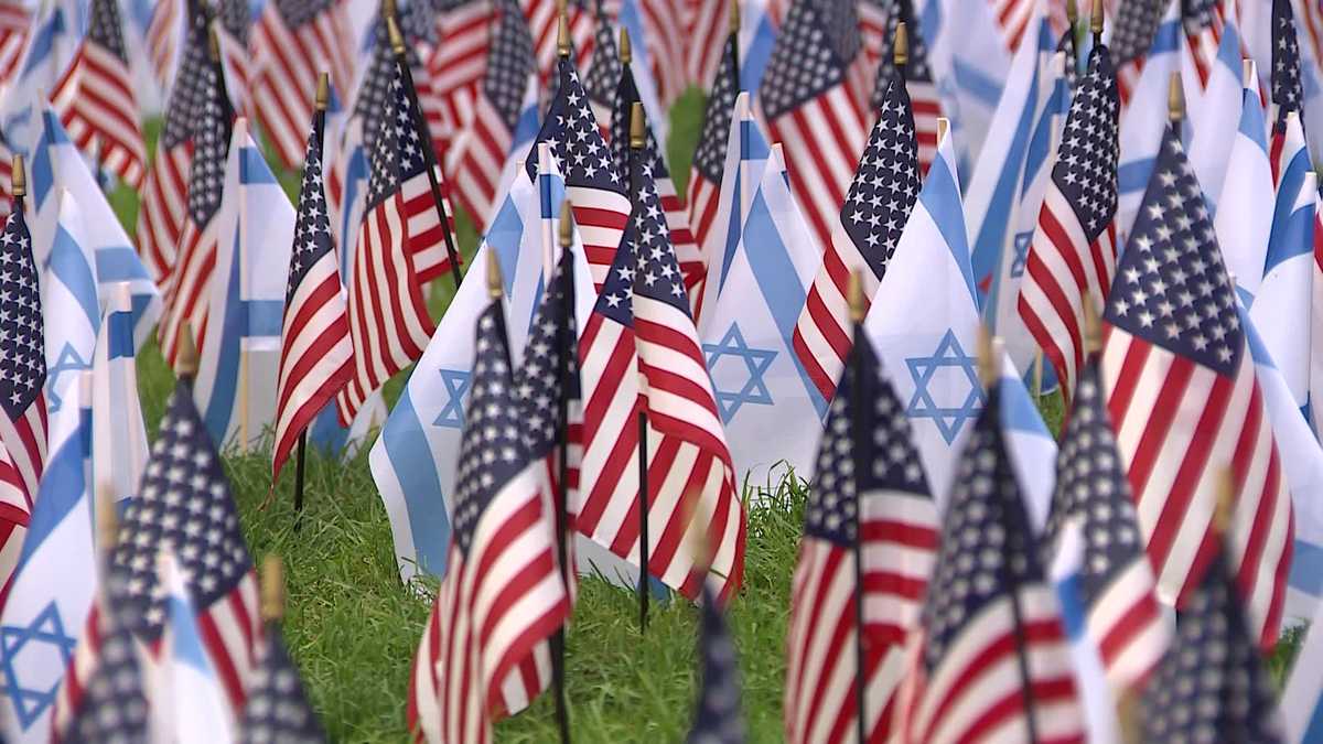 波士顿公园中的以色列国旗海洋展示对以色列的支持