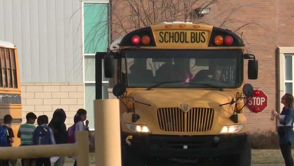 JCPS Board discusses later start times for 2025 26