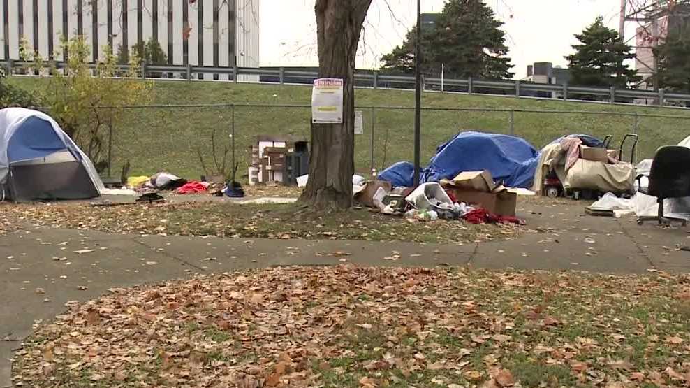 Louisville volunteers provide resources for those impacted by hot weather