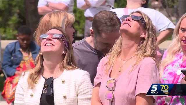 Hundreds gather at Myriad Botanical Gardens to witness solar eclipse - Vimarsana News