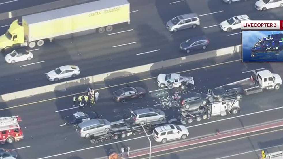 Multiple lanes blocked on Highway 99 after 6-vehicle crash in Sacramento