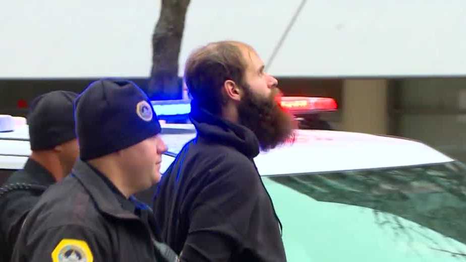 Des Moines police arrest suspect in bank robbery within minutes of ...
