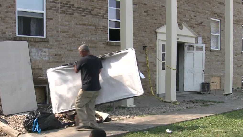 Families return to apartment complex after fire left 30 people displaced