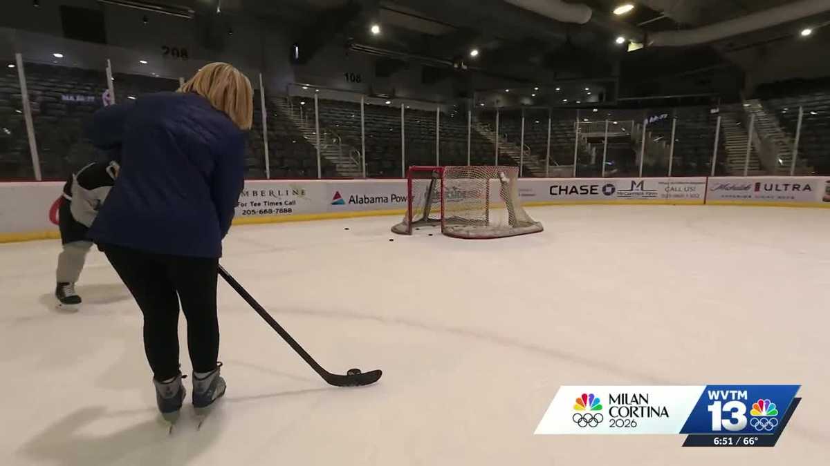 Experiencing the Winter Games in Alabama: Sarah and Sylvie try playing hockey