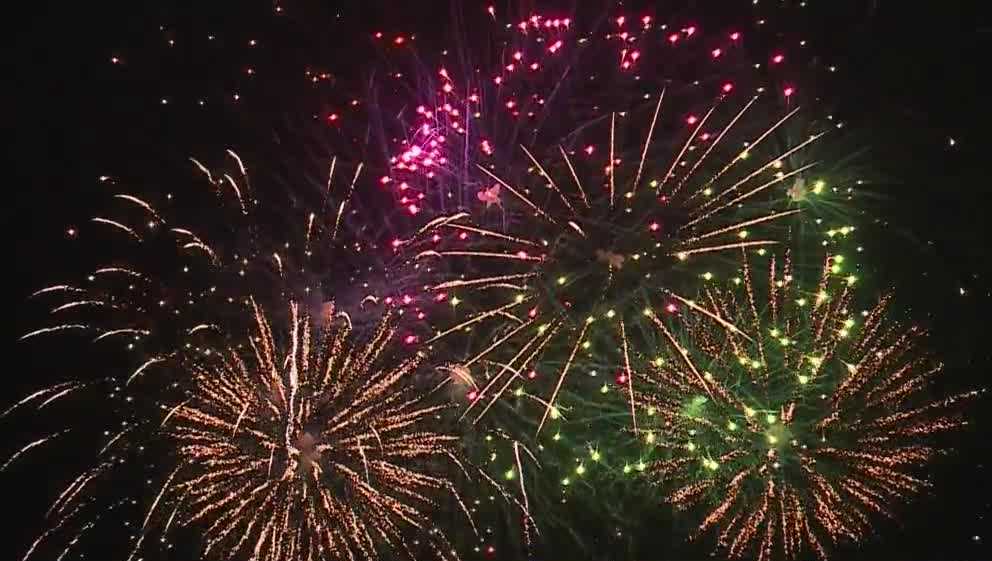 Warmer weather brings crowds to downtown Omaha fireworks show