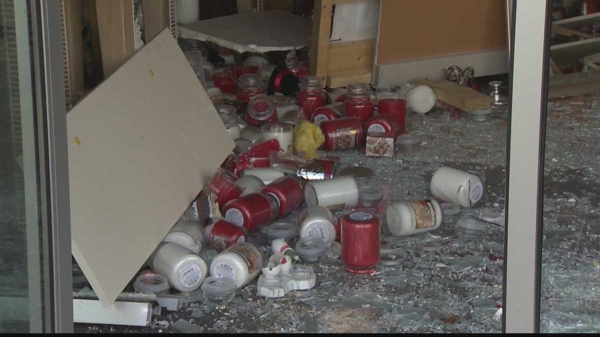 Car crashes into Yankee Candle in Cranberry Township