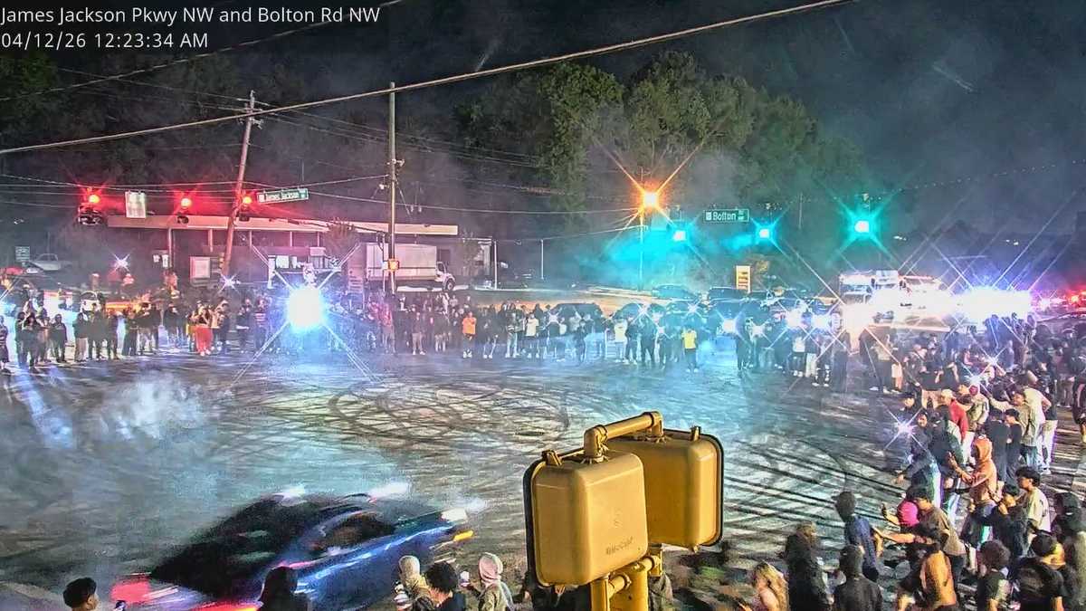 Police in Georgia break up 200-person street racing crowd - WJCL