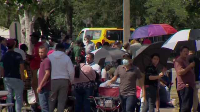 Long lines at Orlando immigration office as removal operations resume - Vimarsana News