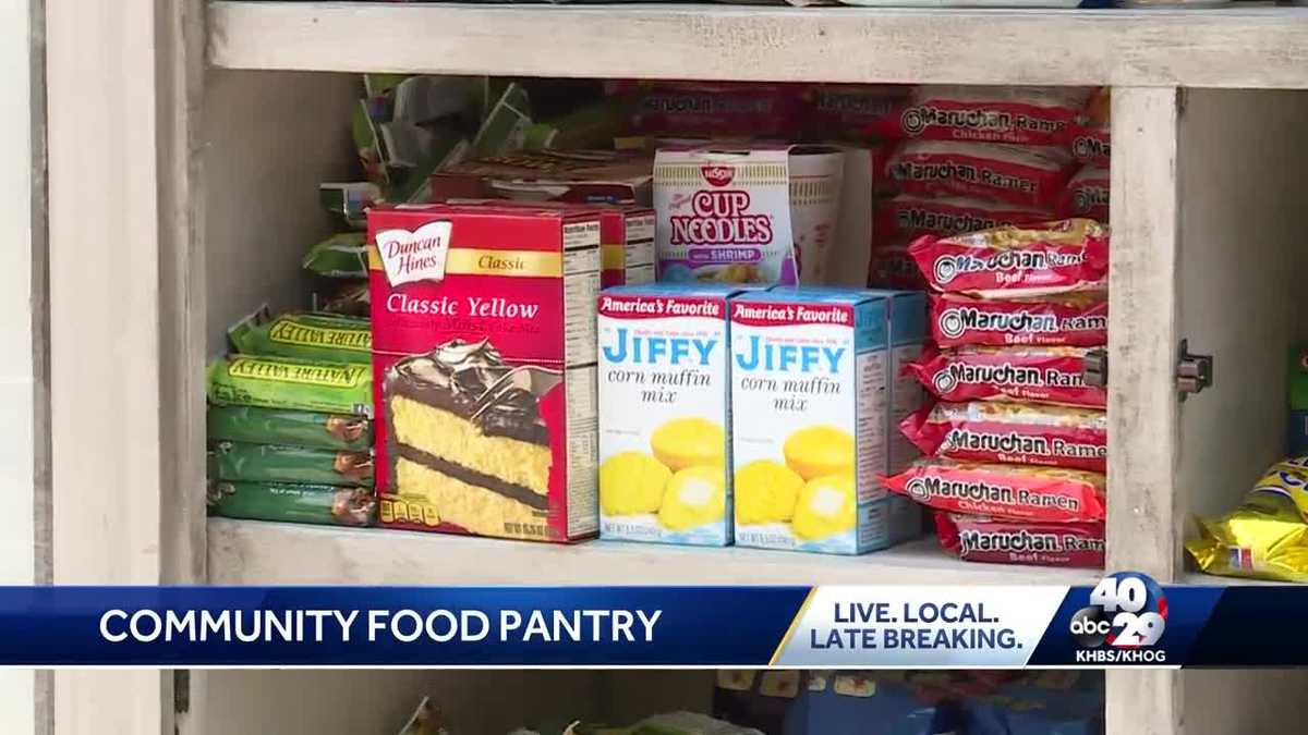Benton County deputies stock food pantry