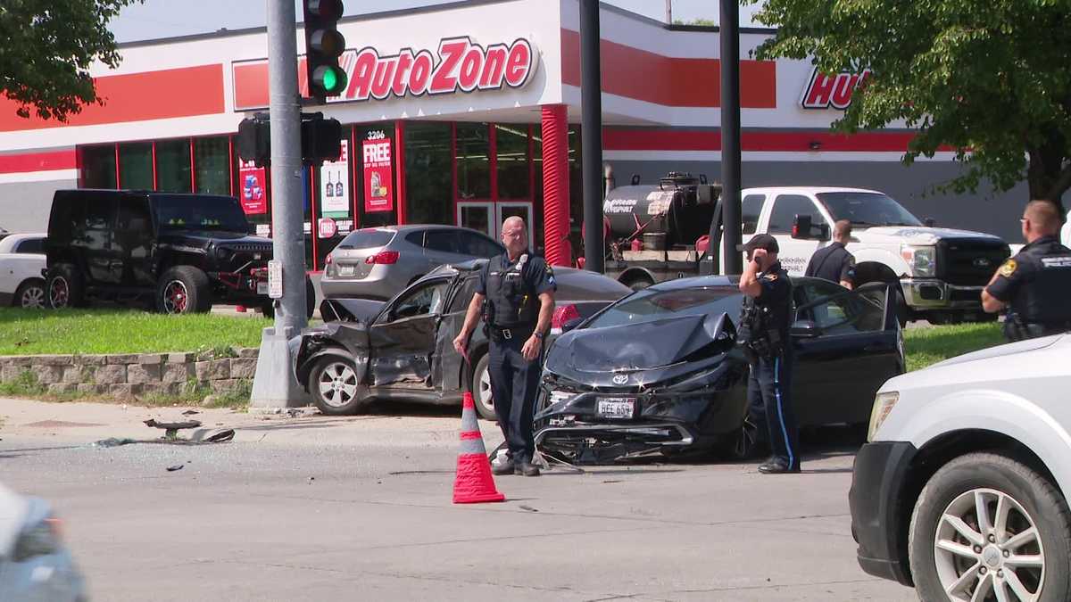 South Omaha crash sends 2 people to hospital - KETV