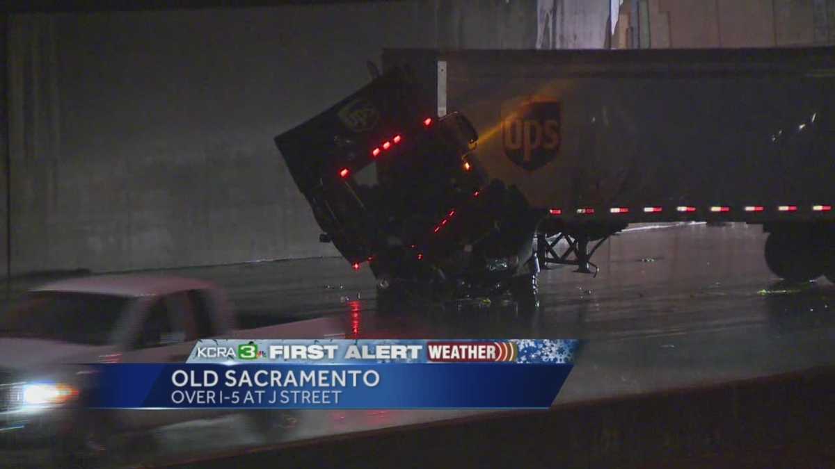 Big rig snarls traffic on I-5