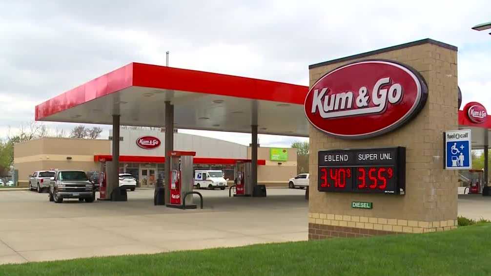 Former Kum & Go vice president sues company, alleging gender bias by executive
