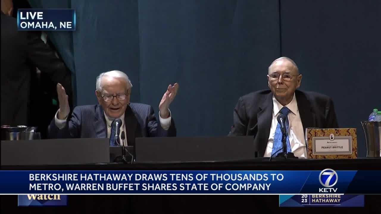 Warren Buffett, Charlie Munger Address Shareholders At Berkshire ...