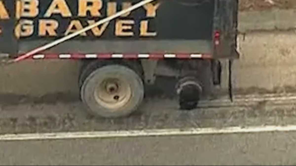 Tire falls off truck on I495, slams into vehicles