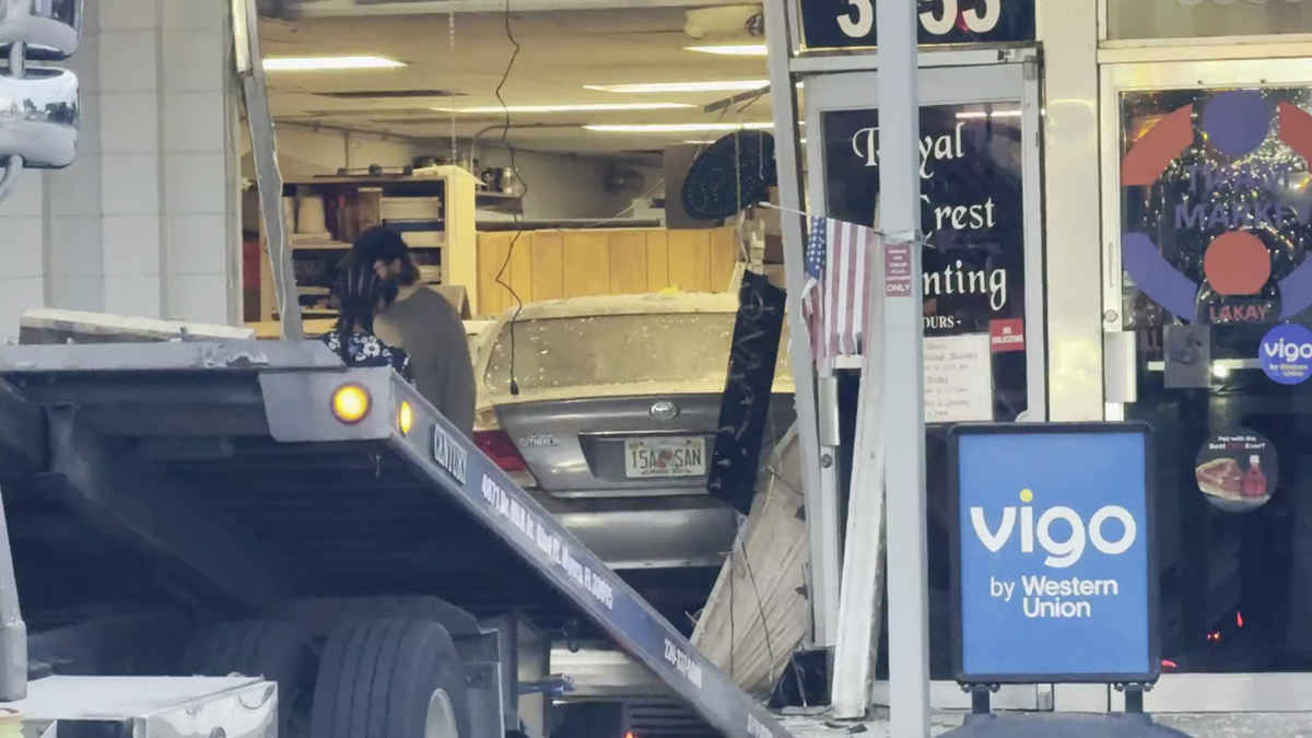 Car crashes into Fort Myers printing business on Fowler Street, driver injured