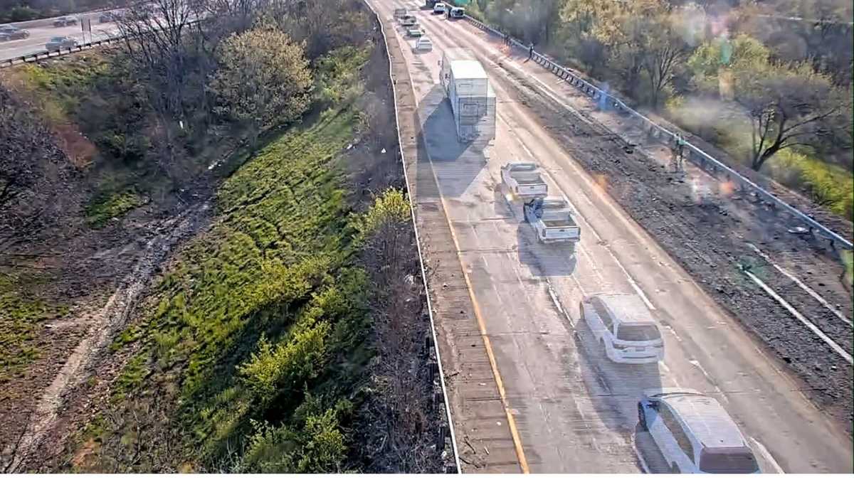 Traffic alert: Asphalt mix spill blocks lanes on I-264