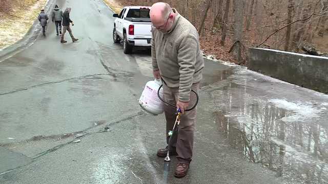 WATCH: Alabama residents clear icy roads with homemade blow torch - Vimarsana News