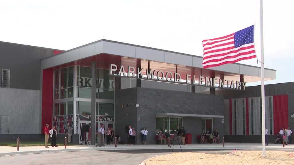 Clarksville cuts the ribbon on new Parkwood Elementary school