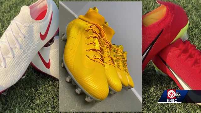 Kansas City artist paints cleats for Chiefs players - Vimarsana News