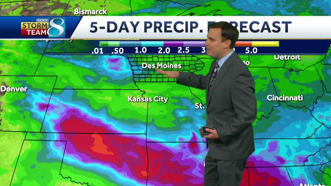 Temps cool down in Iowa with incoming rain chances