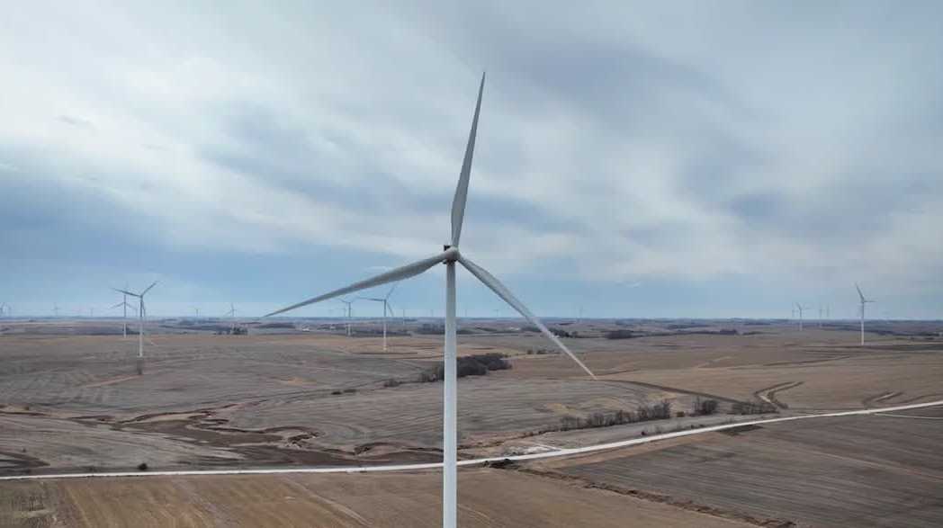 Iowa wind farms to dim bright warning lights with radar system