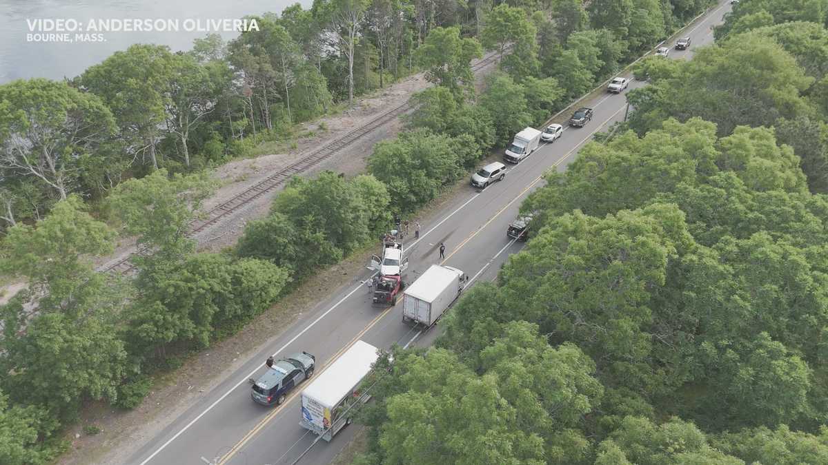Head-on crash closes busy roadway near Cape Cod bridges