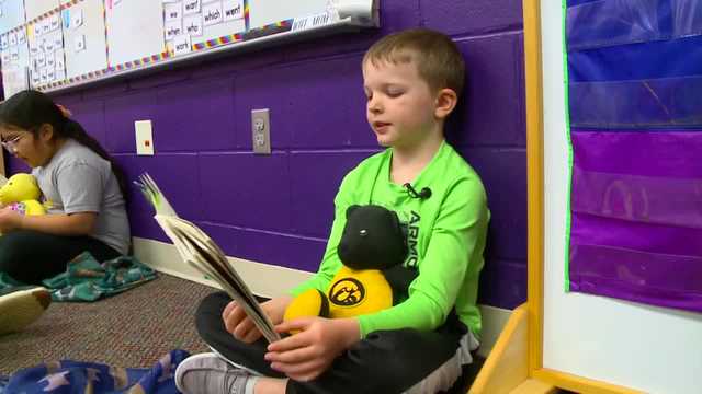 Iowa woman hand-sews personalized teddy bears for first grade students - Vimarsana News