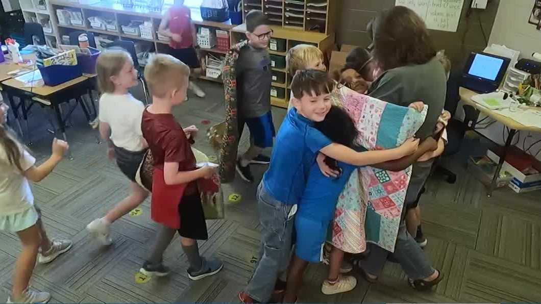 Ankeny teacher gives students personalized gifts in her final goodbye