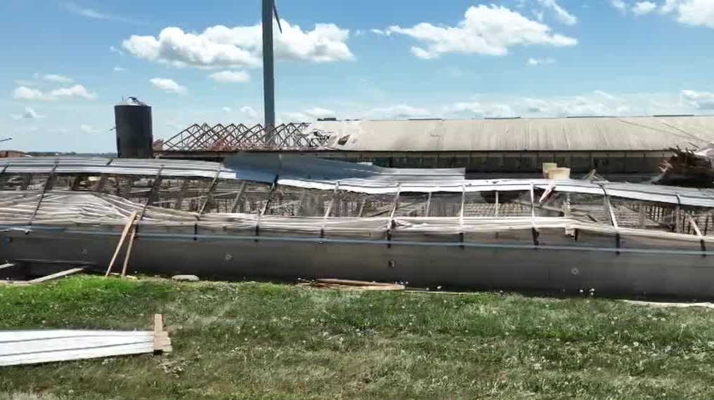 Farmers begin cleaning up after tornado touches down in Iowa