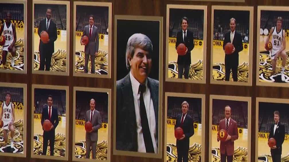 Iowa basketball fans, former players celebrate Elite Eight berth