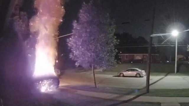 Doorbell camera shows moment fireworks set bushes near a home on fire in Des Moines - Vimarsana News