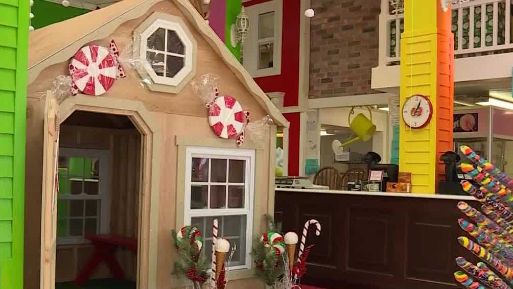 Maine candy shop tries to build lifesize gingerbread house